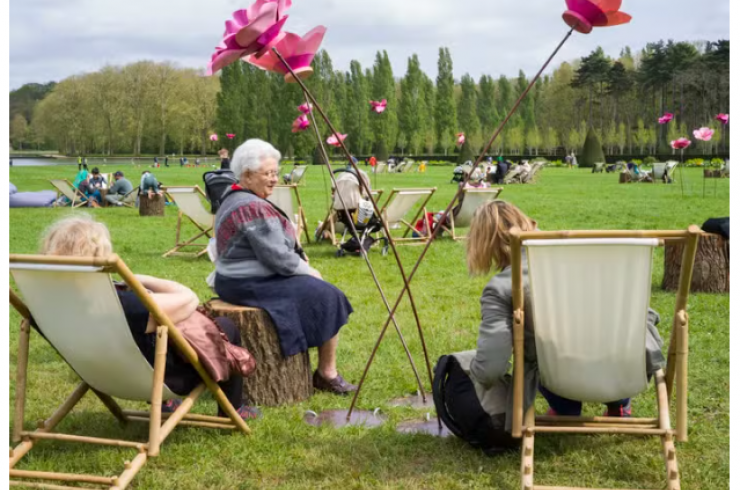 Célébration de la fête des cerisiers en fleurs (Hanami) au parc de Sceaux, en région parisienne, le 11 avril 2023. 